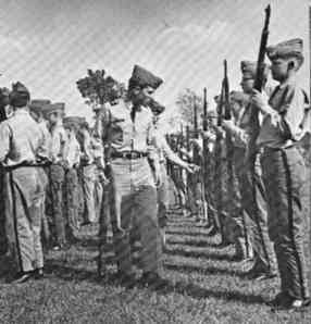 parade3.jpg (10214 bytes)